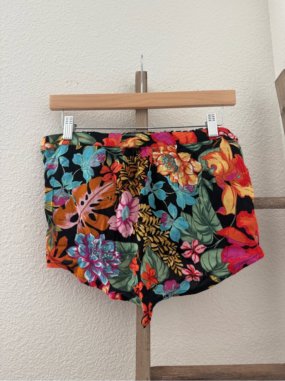 NWT✨ O’Neill Tropical Bandana style tube top